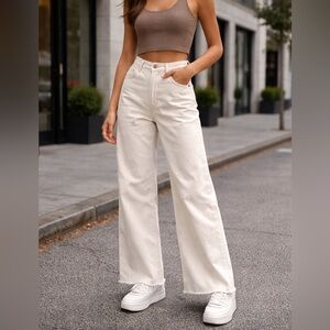American Eagle white denim wide leg crop (size 14)‎